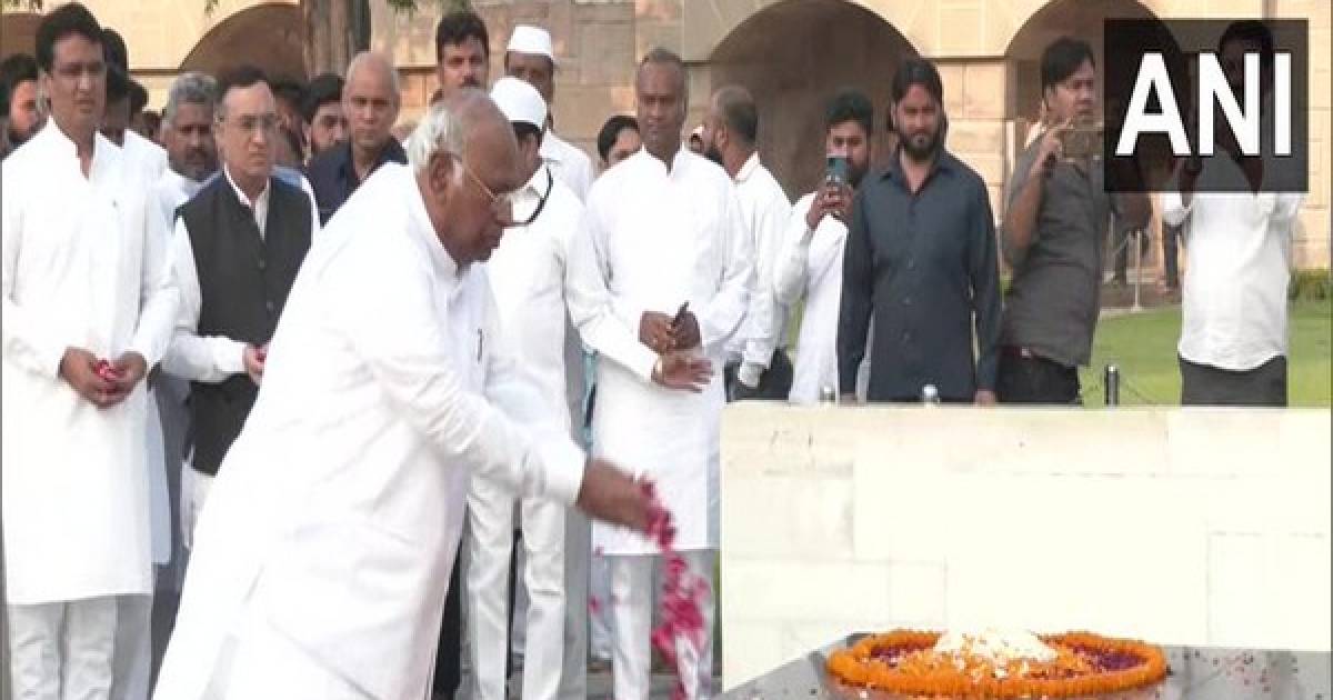 Congress President-elect Mallikarjun Kharge pays homage to Mahatma Gandhi at Rajghat